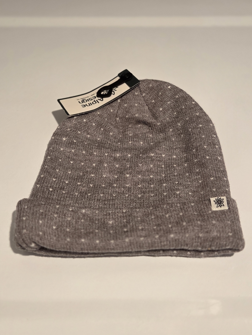 Alpine Designs Mens Knit Beanie with Subtle Dot Texture Gray Nwt